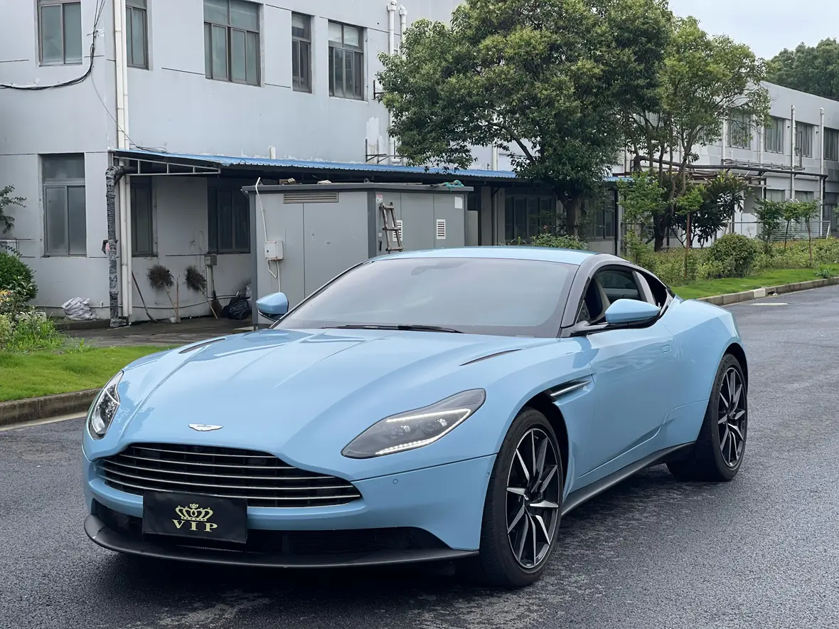 Aston Martin DB11