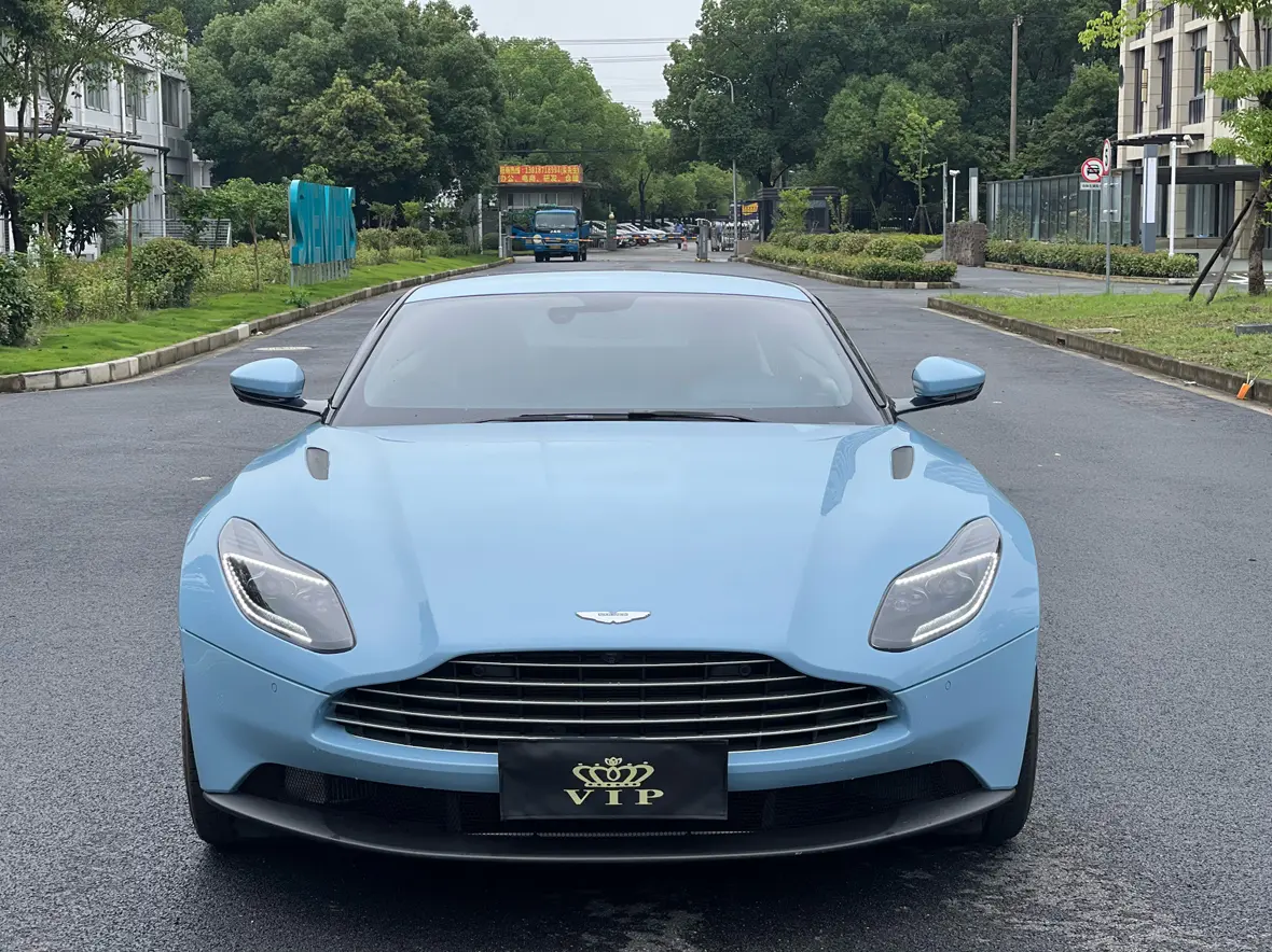 Aston Martin DB11