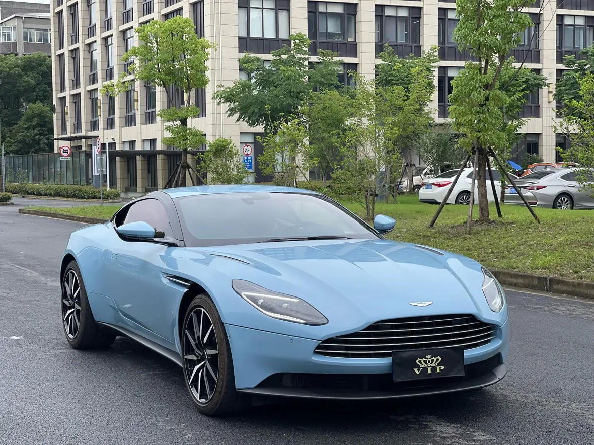 Aston Martin DB11