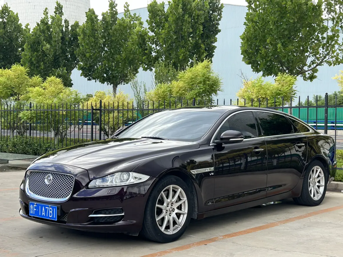 Jaguar XJ