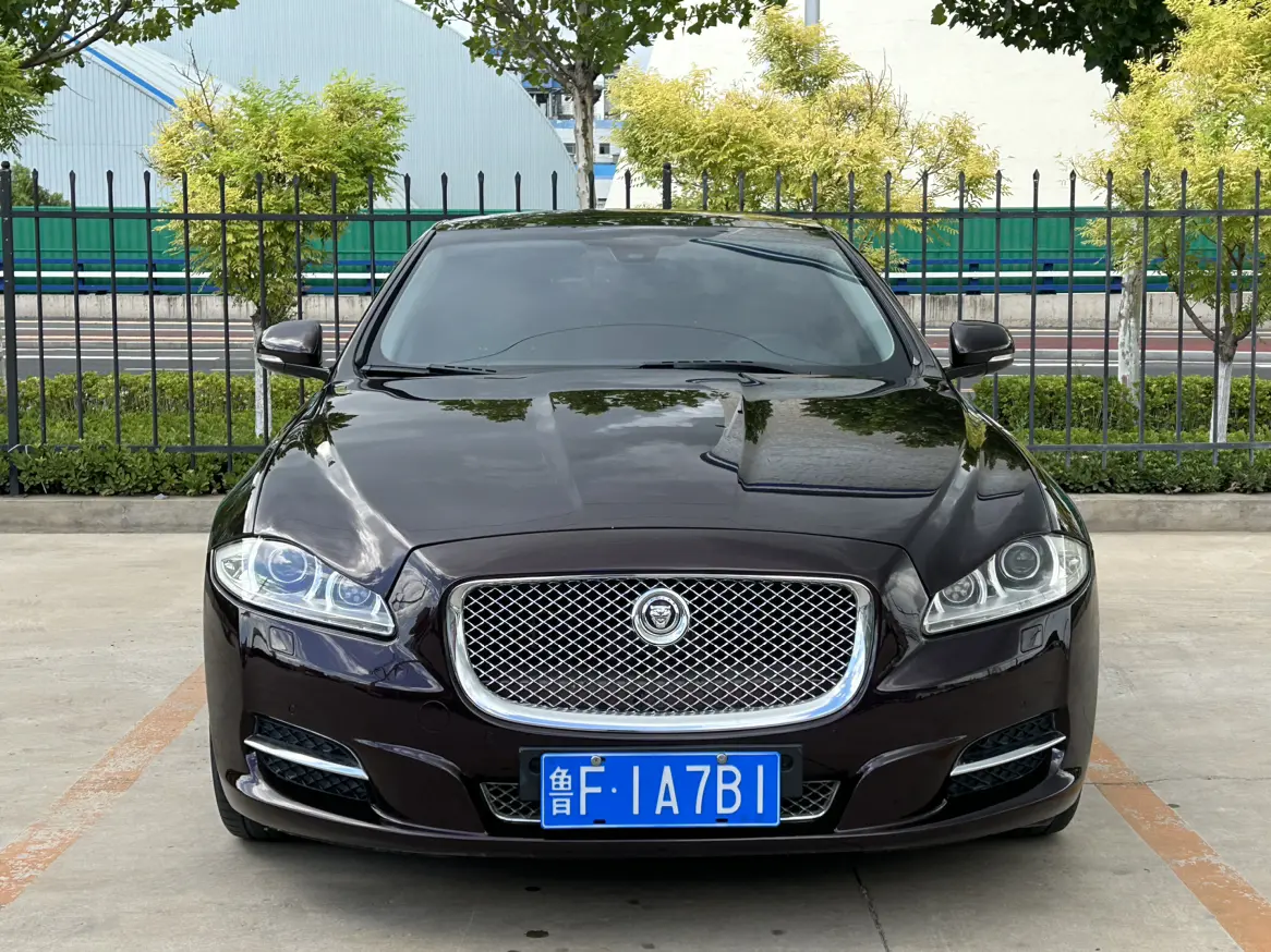 Jaguar XJ