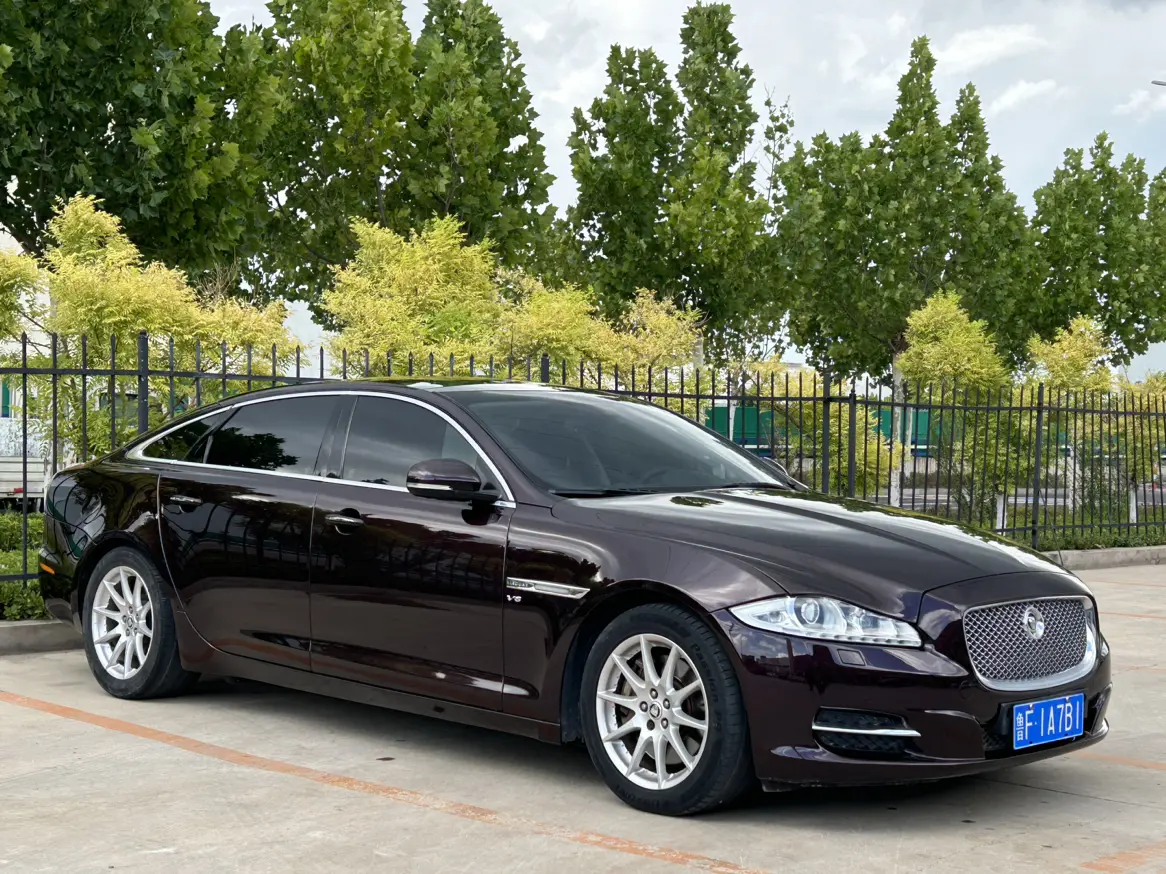 Jaguar XJ