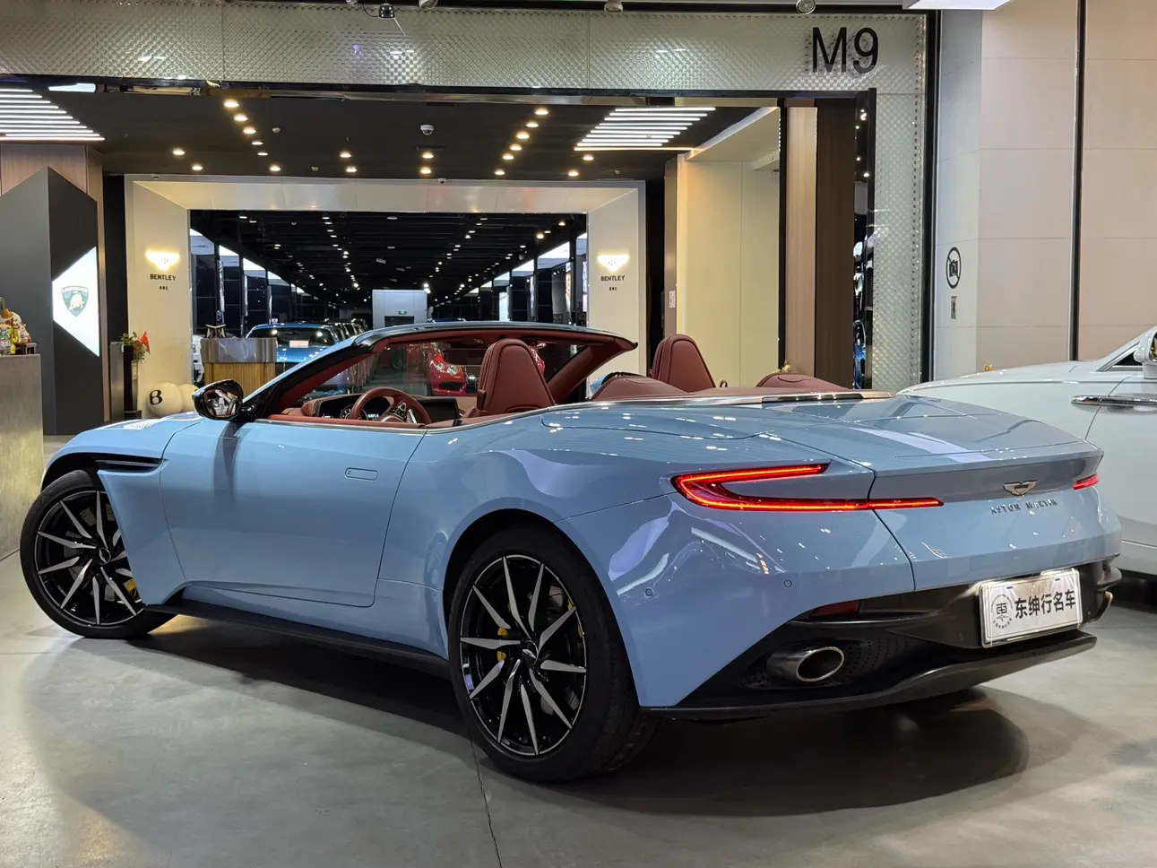 Aston Martin DB11