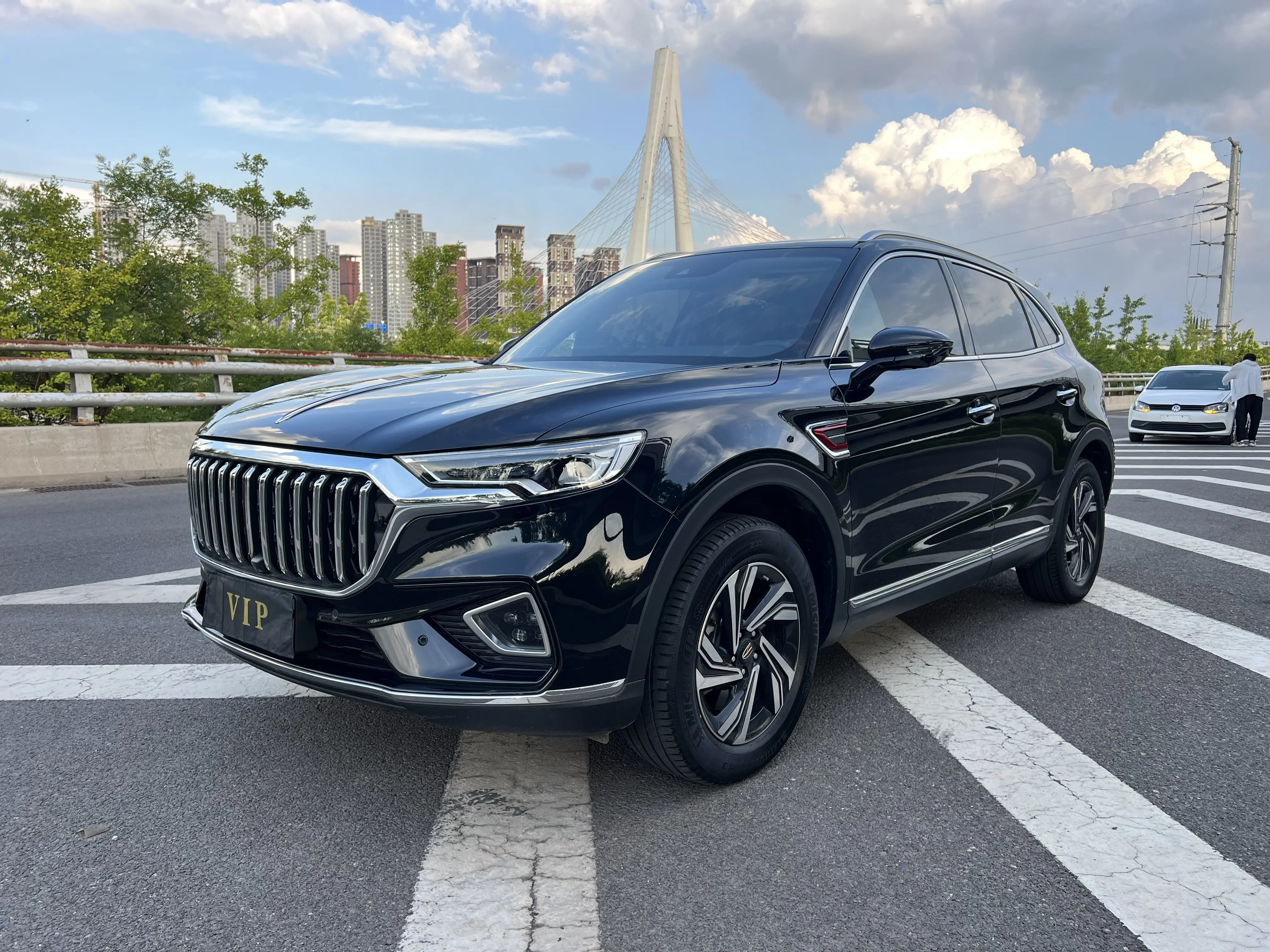 Hongqi HS5  из Китая