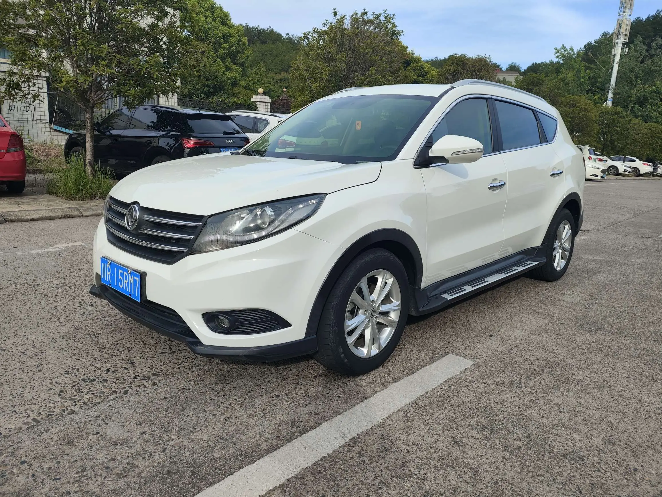 Dongfeng Fengon 580  из Китая