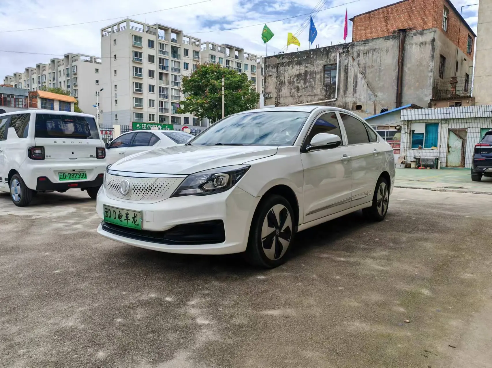 Dongfeng Fengshen E70  из Китая