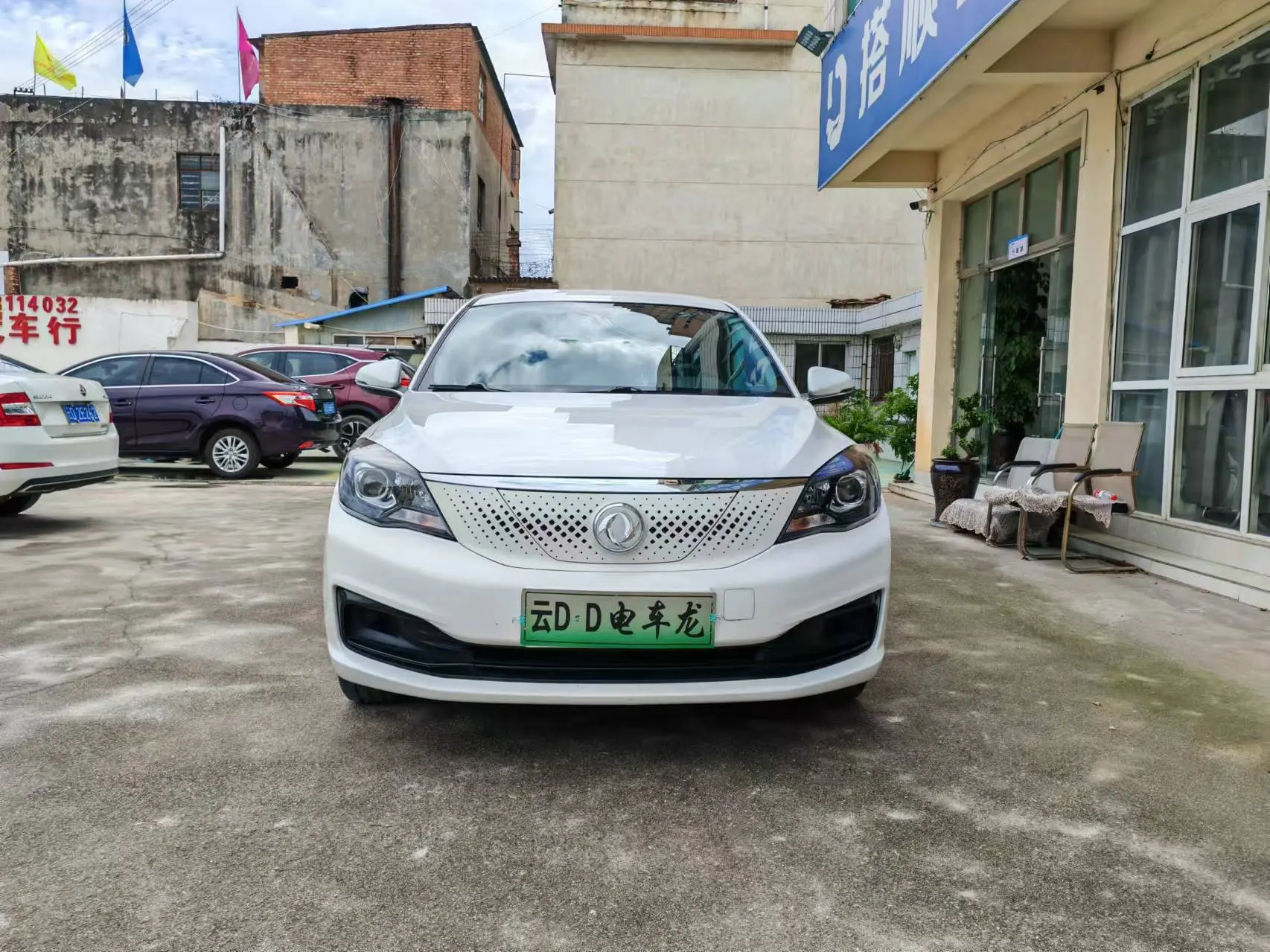 Dongfeng Fengshen E70  из Китая