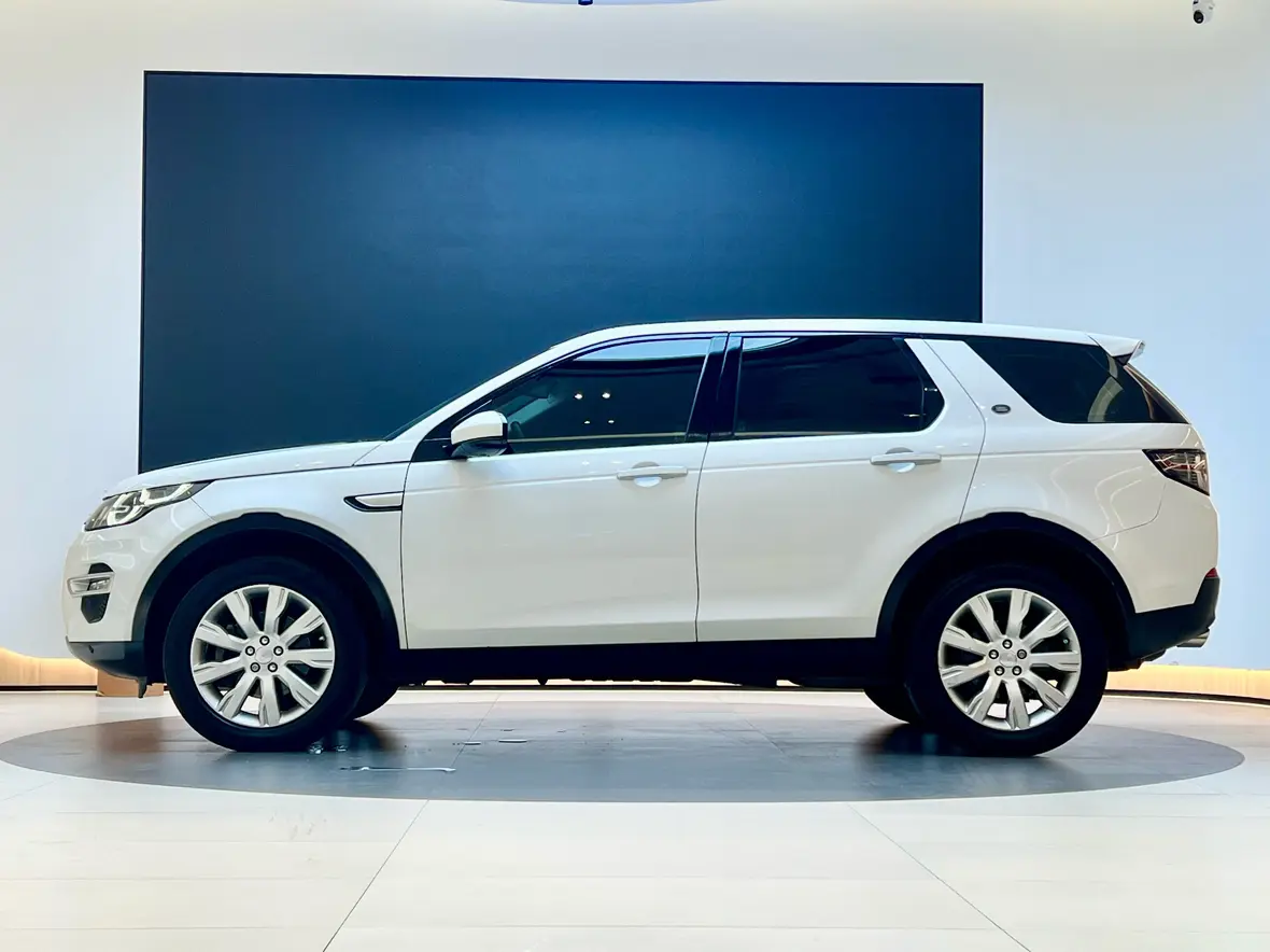 Land Rover Discover the magic