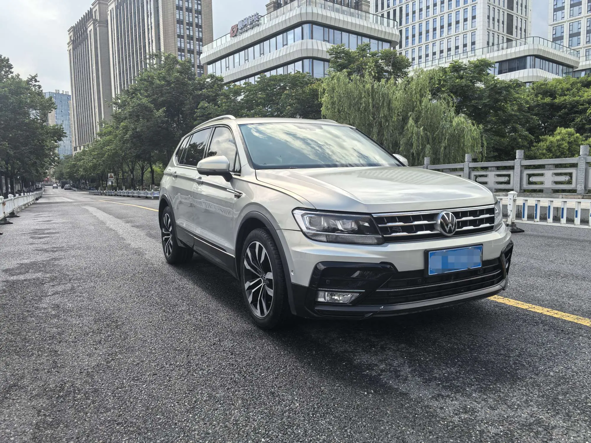 Volkswagen Tiguan L