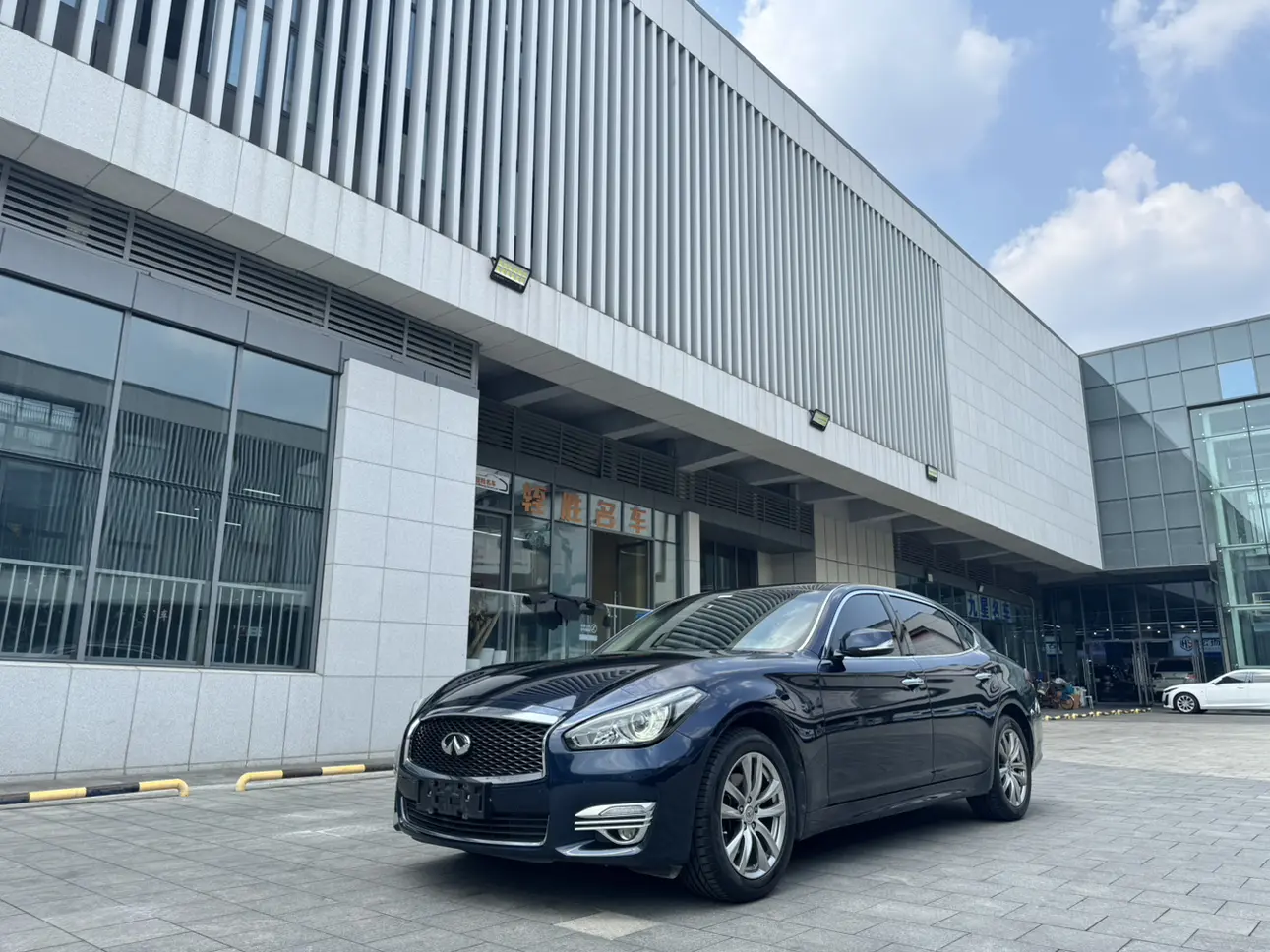 Infiniti Q70