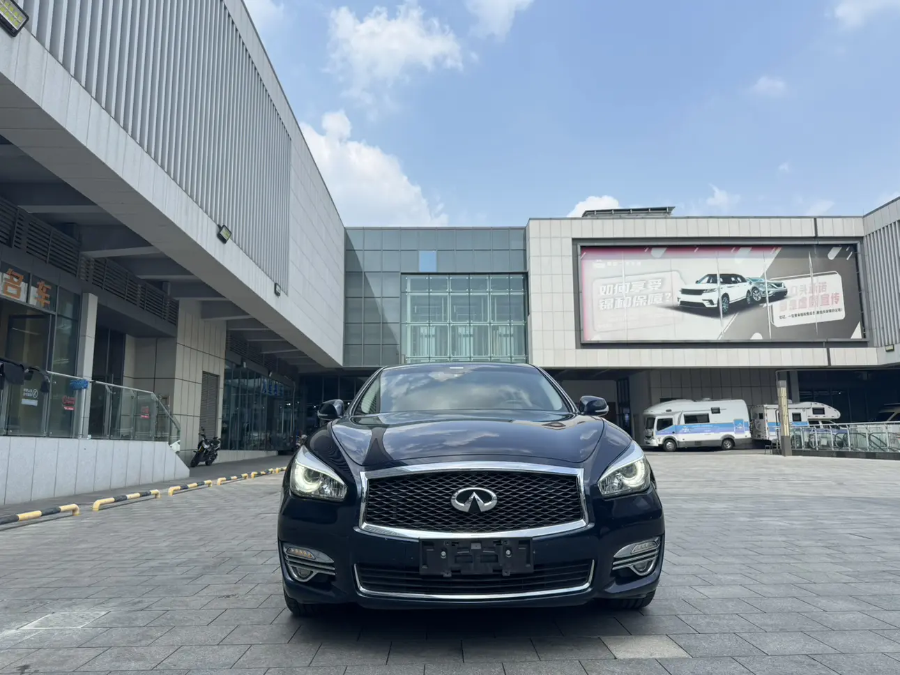Infiniti Q70