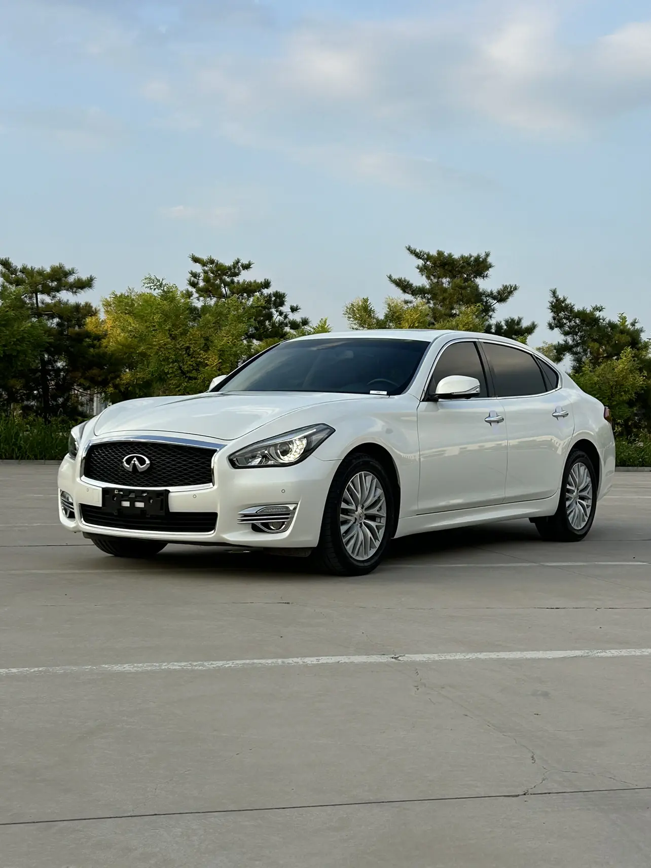 Infiniti Q70