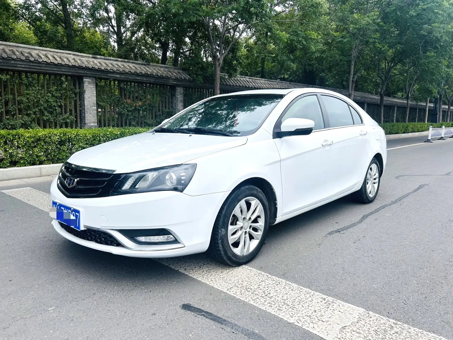 Geely Emgrand  из Китая