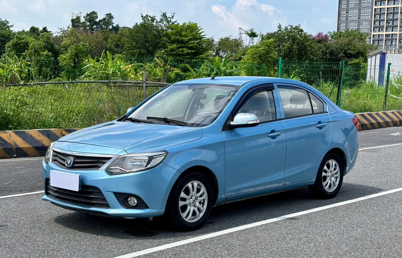 Changan Yuexiang V3  из Китая