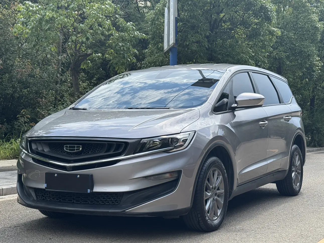Geely Jiaji  из Китая