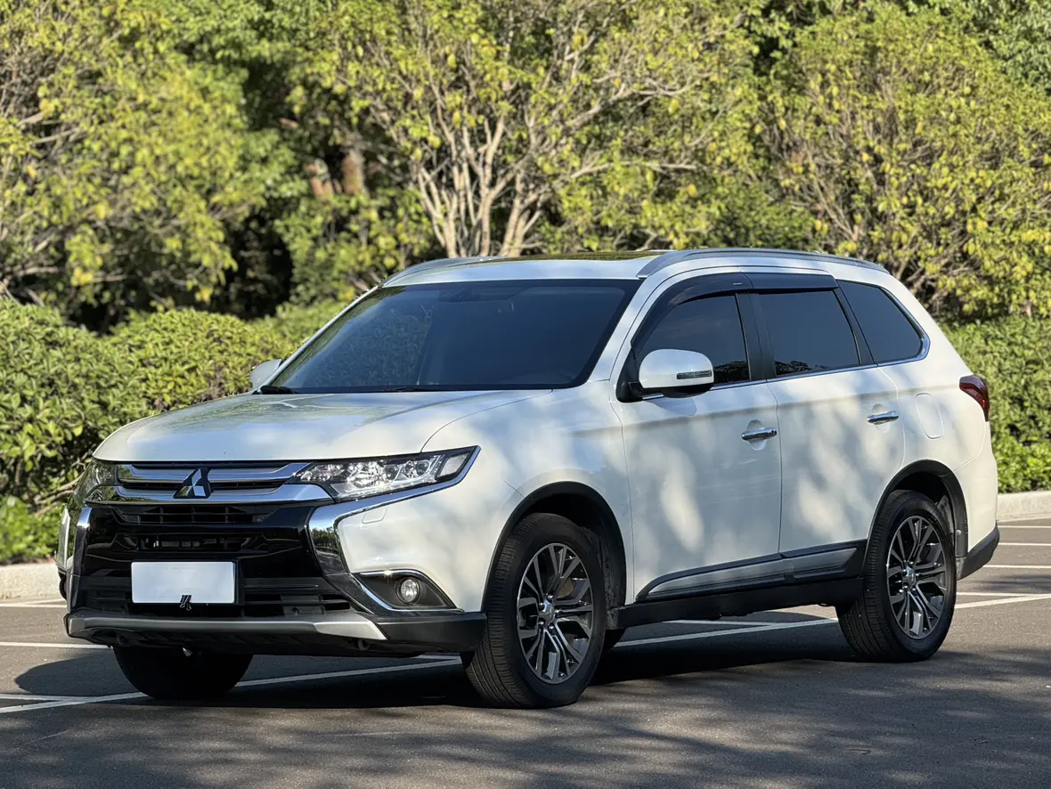 Mitsubishi Outlander (imported)