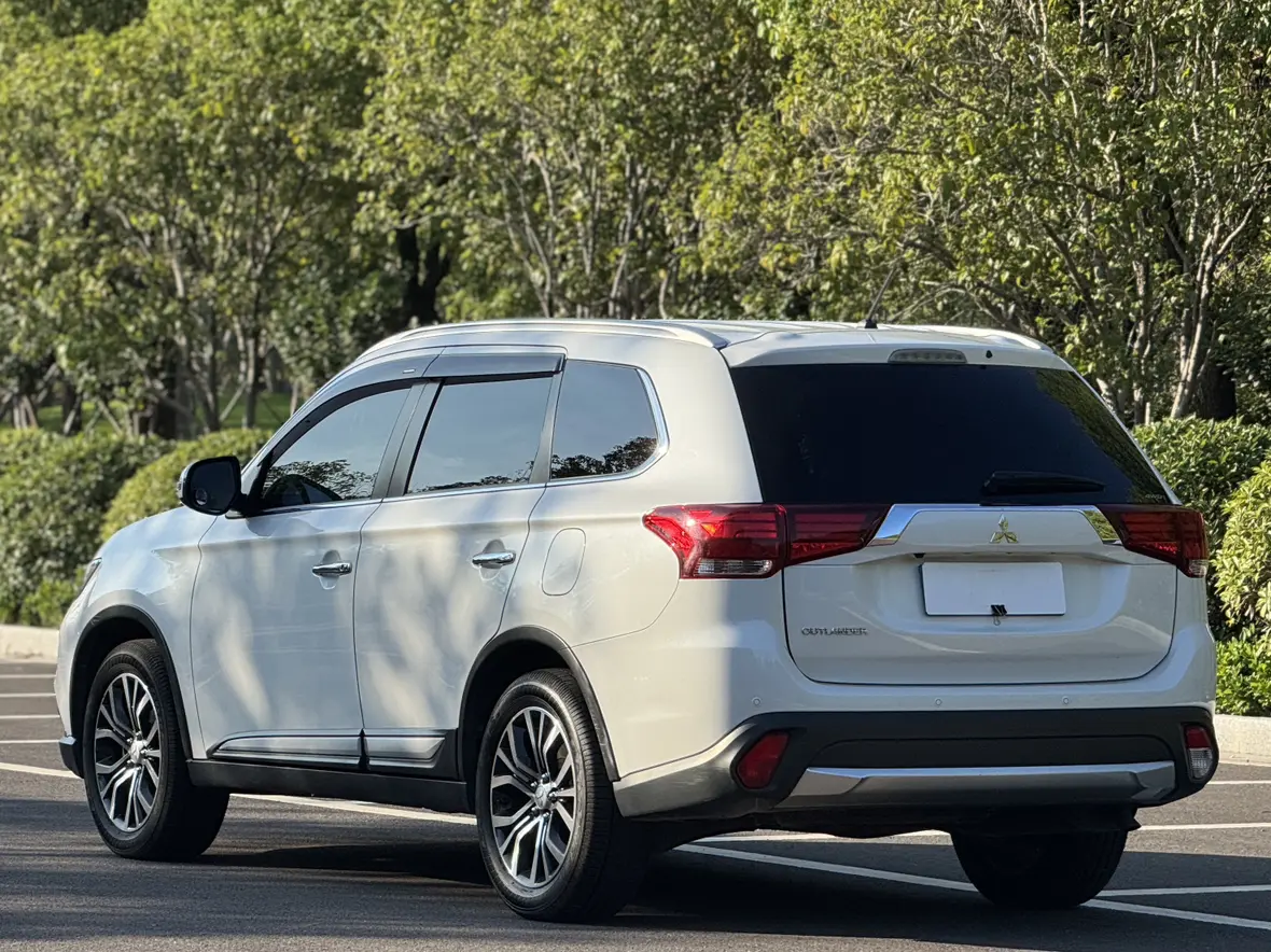 Mitsubishi Outlander (imported)