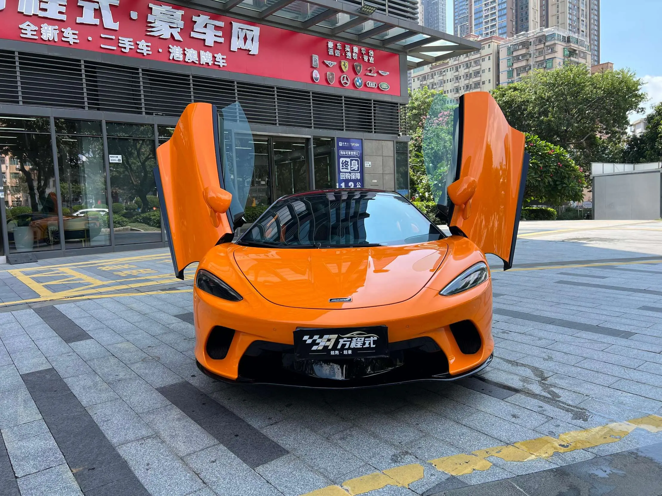 McLaren GT