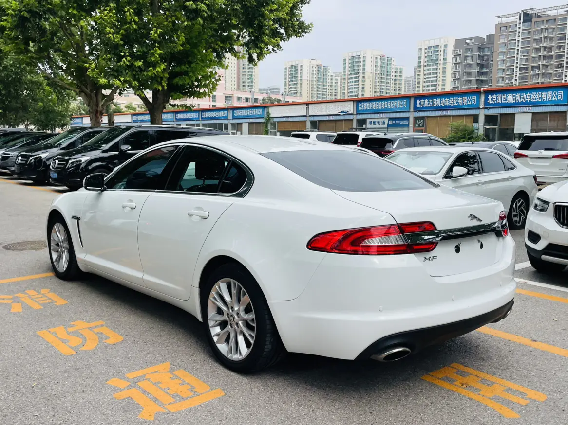 Jaguar XF