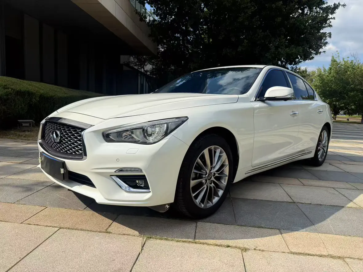 Infiniti Q50L