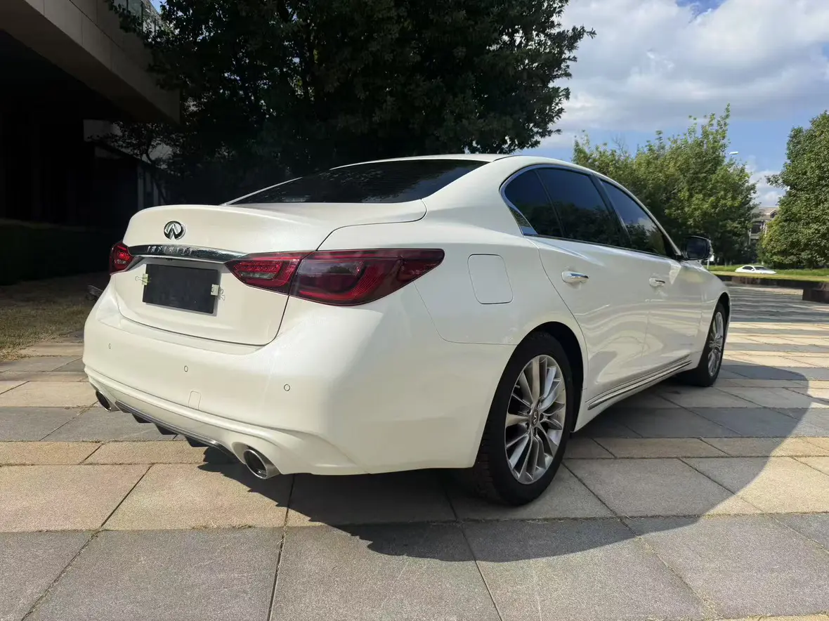 Infiniti Q50L
