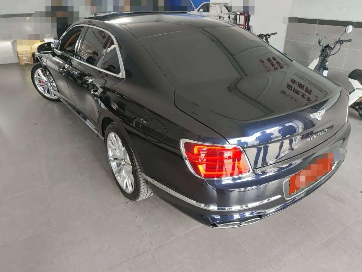 Bentley Flying Spur PHEV  из Китая