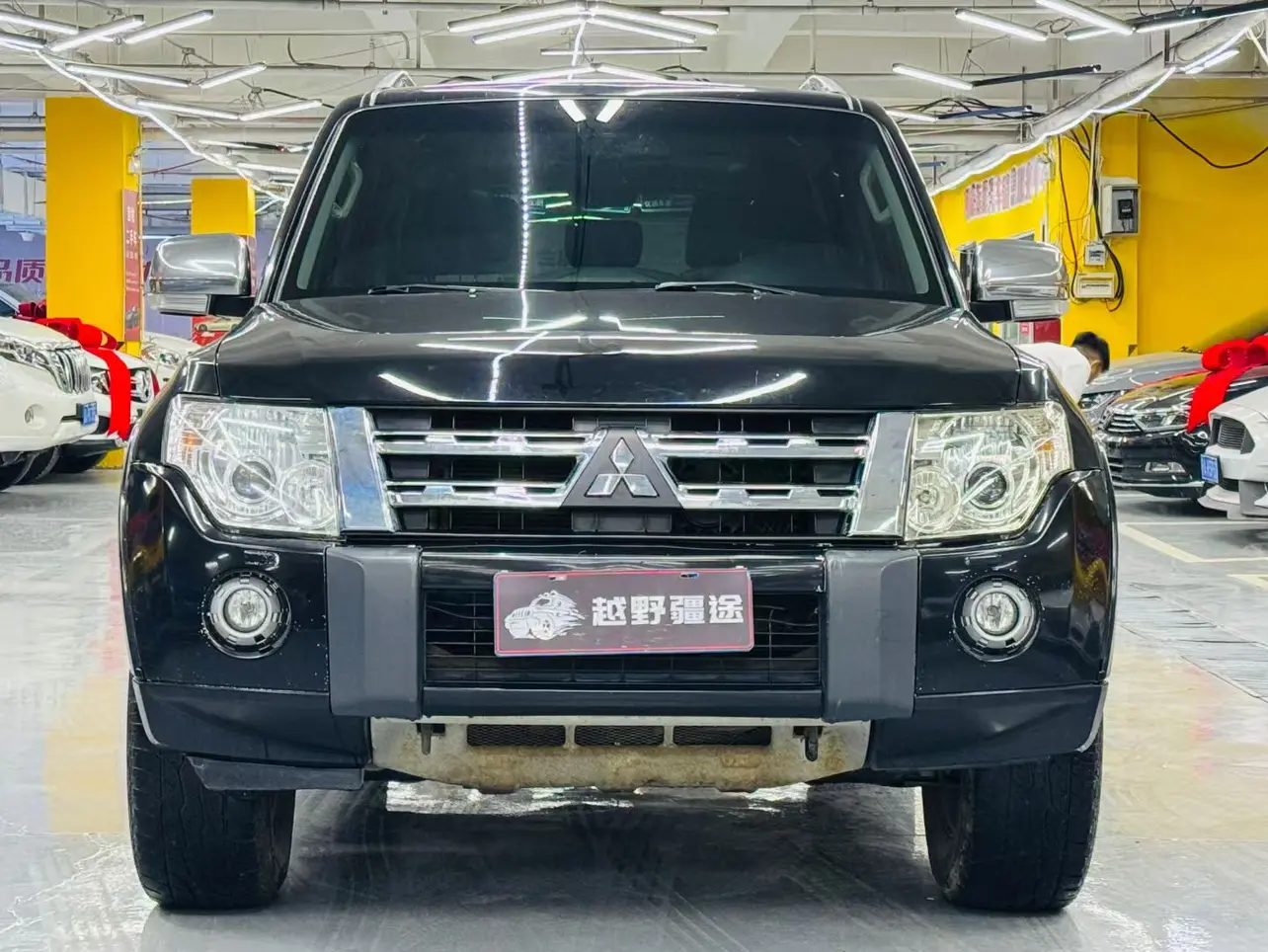 Mitsubishi Pajero (imported)