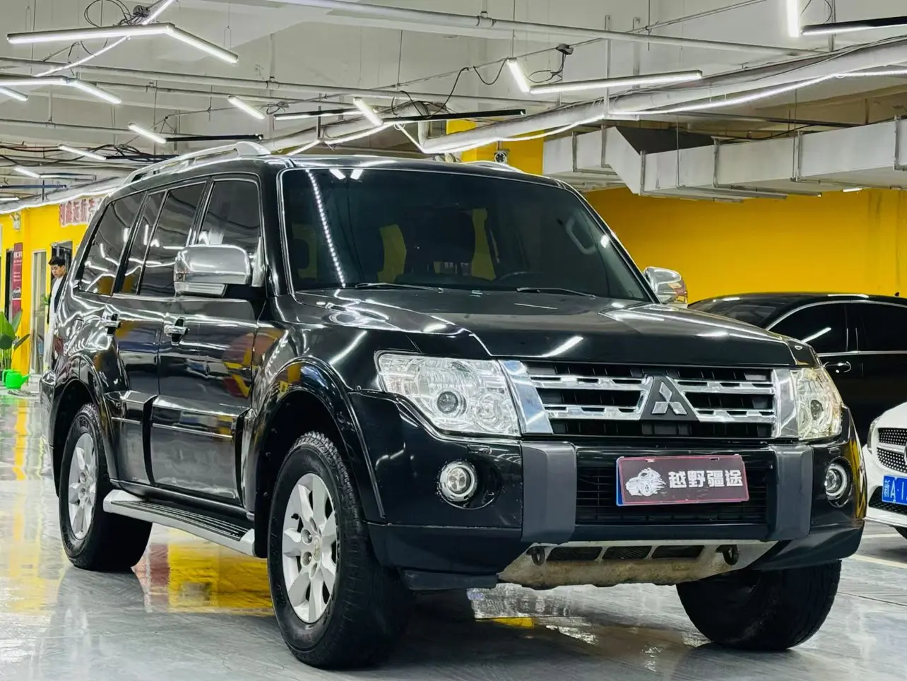 Mitsubishi Pajero (imported)