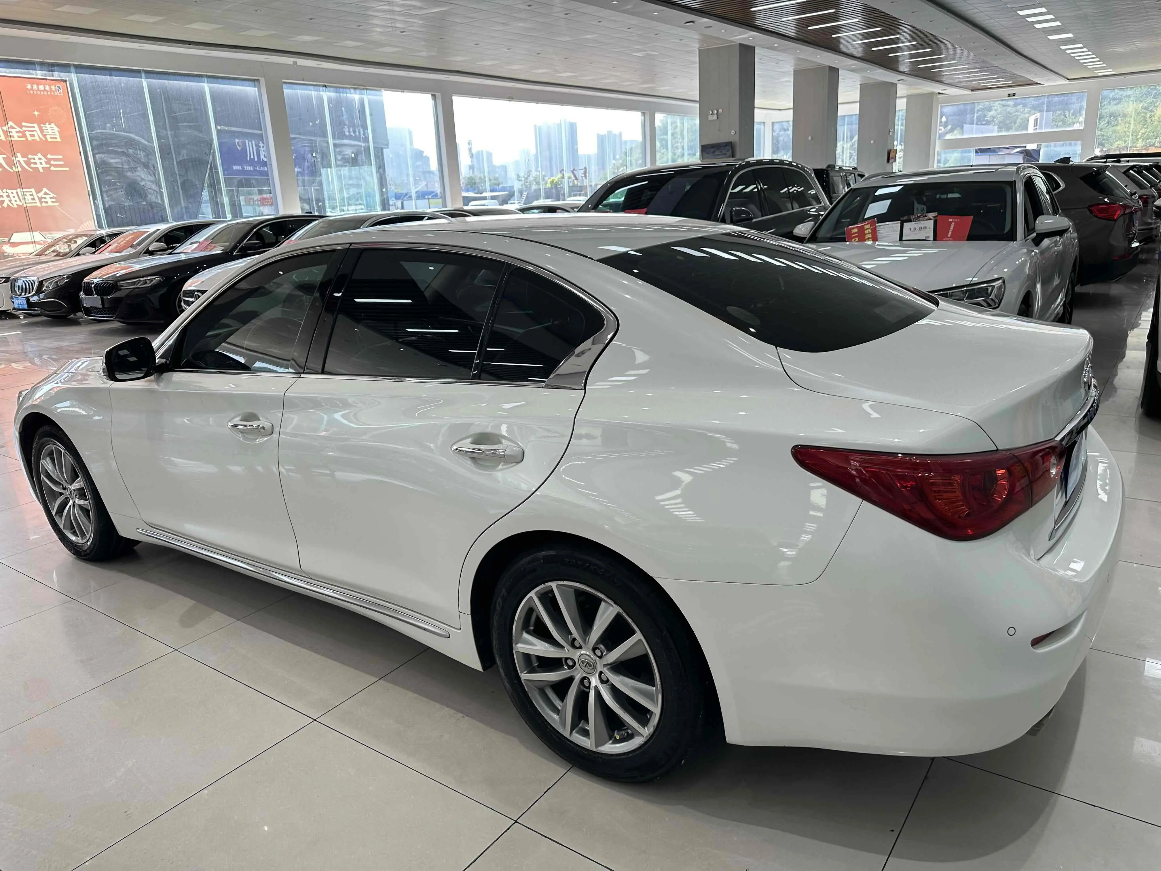 Infiniti Q50L
