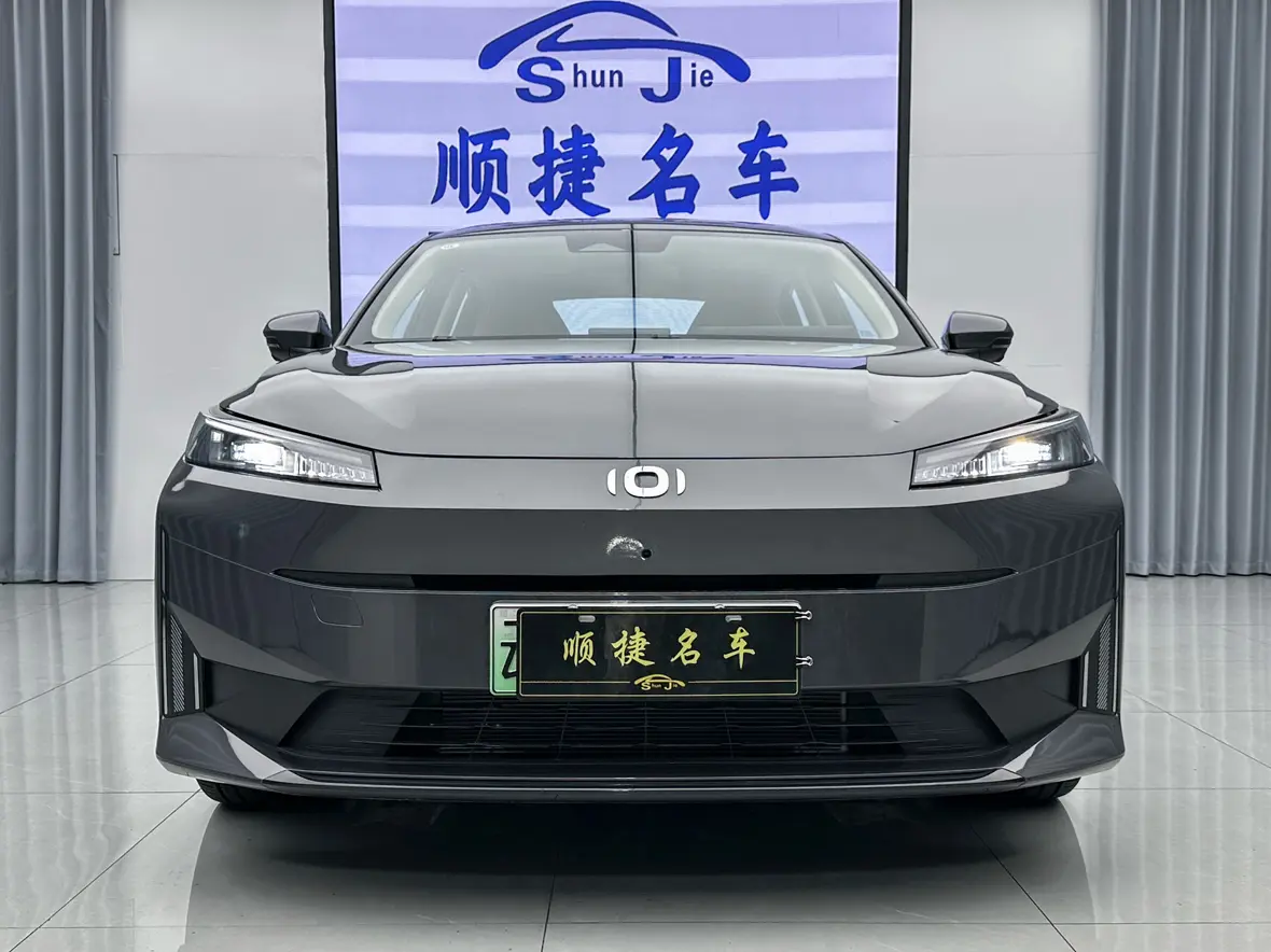 Changan Qiyuan A05  из Китая