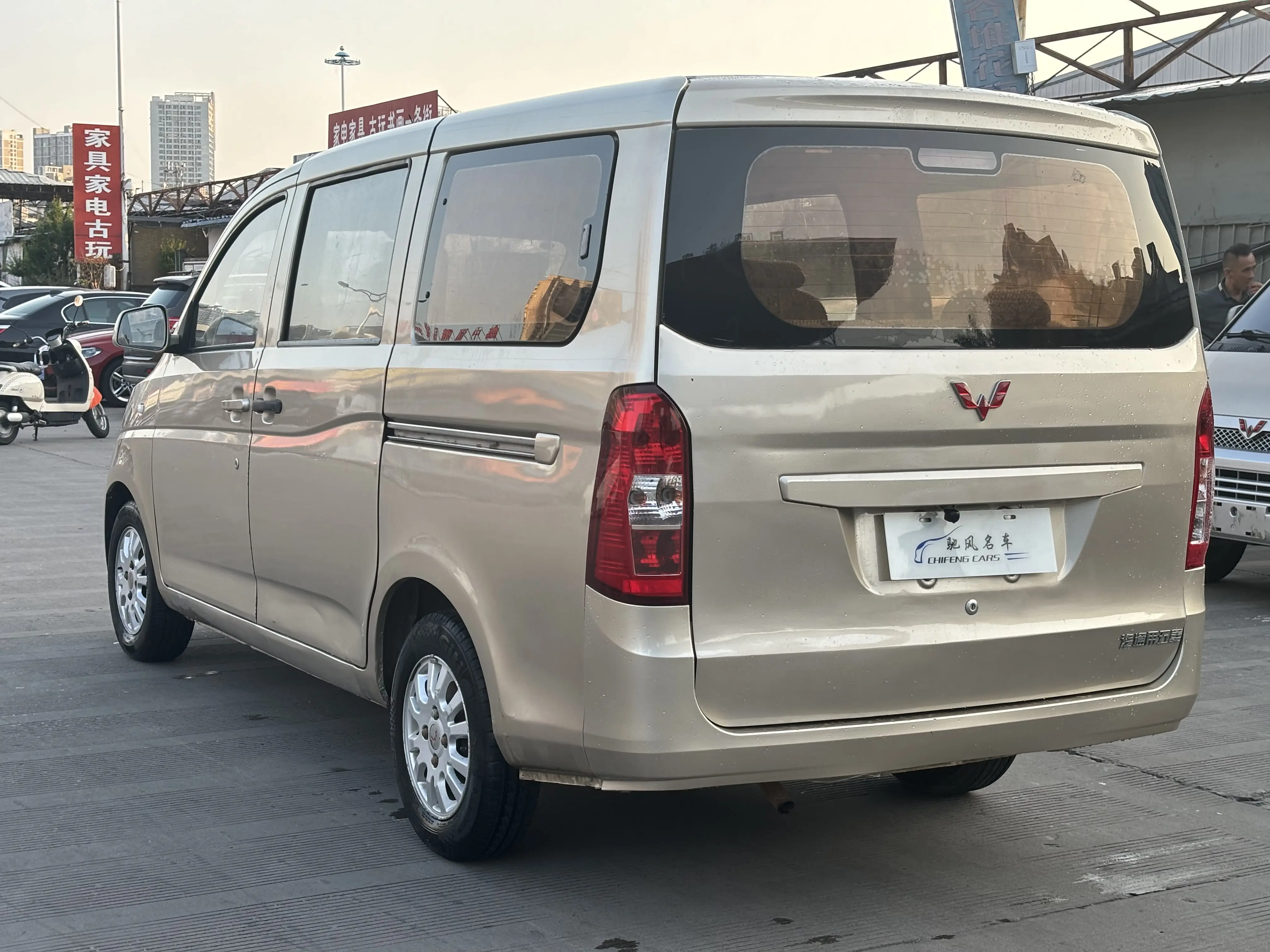 Wuling Rongguang V