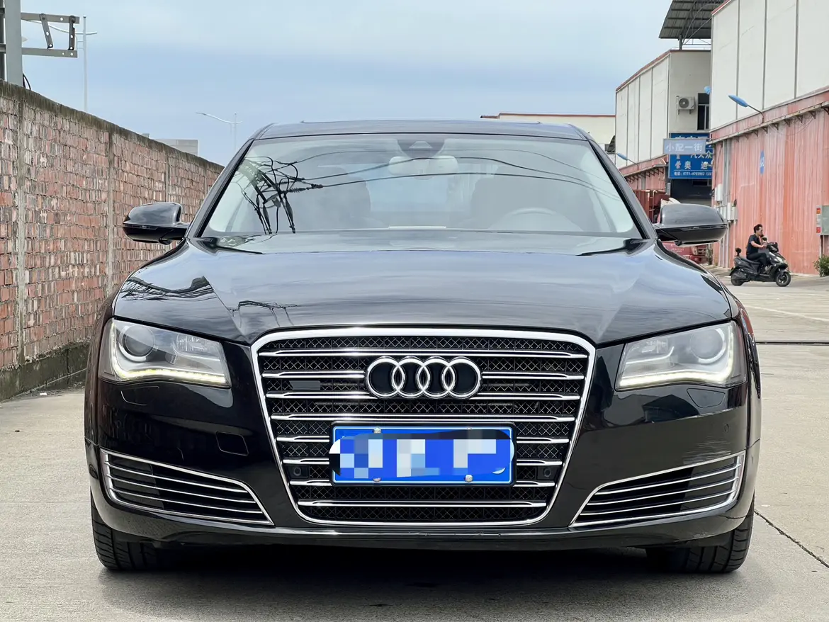 Audi A8  из Китая