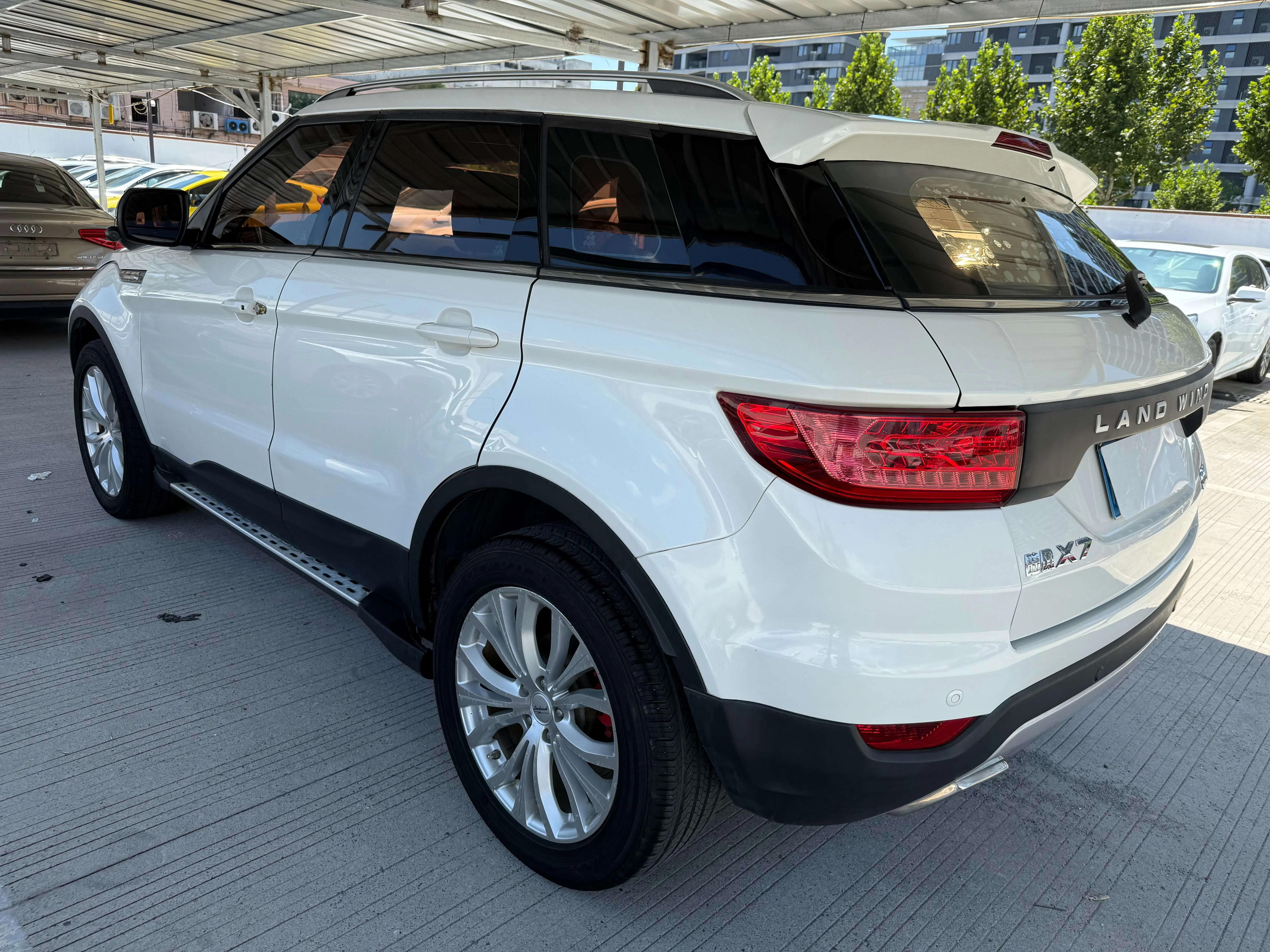 Lu Feng Landwind X7