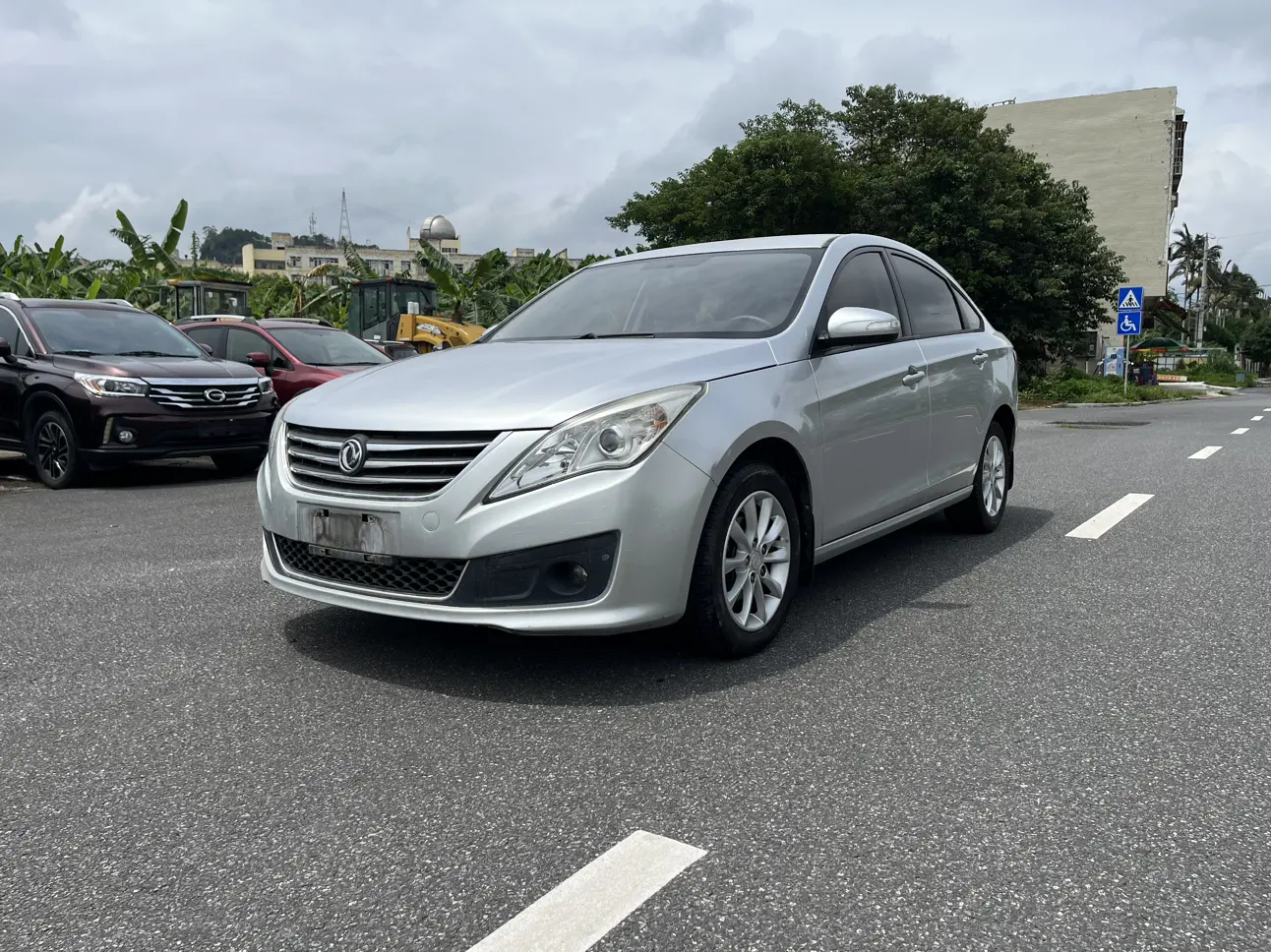 Forthing Jingyi S50  из Китая