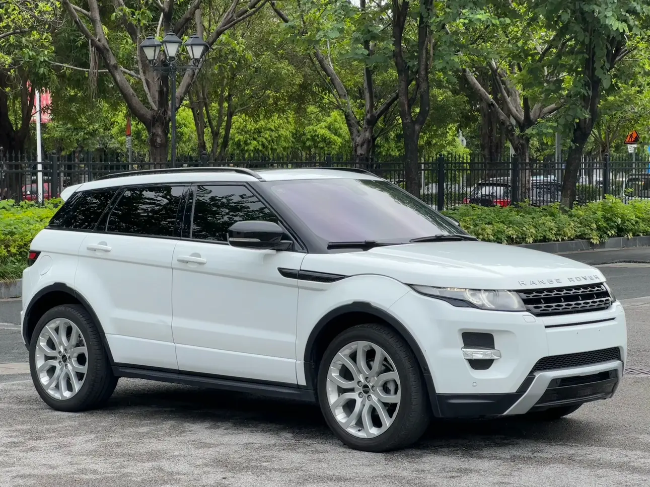 Land Rover Range Rover Evoque (imported)