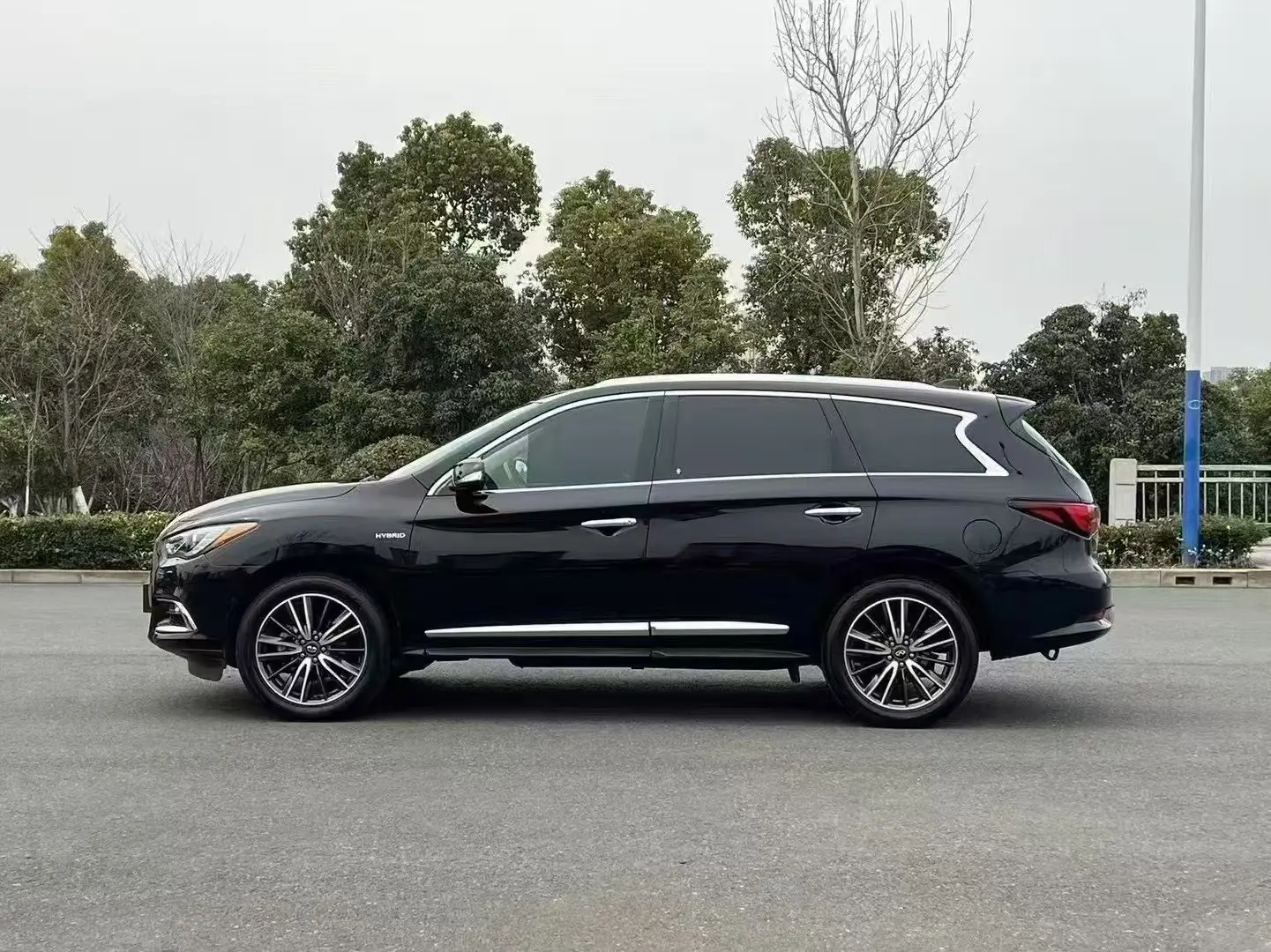 Infiniti QX60 (imported)