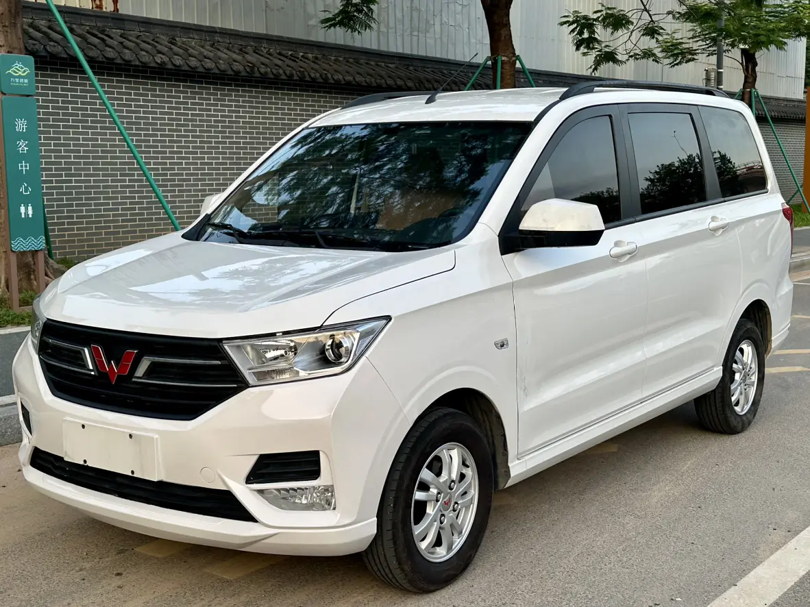 Wuling Hongguang  из Китая
