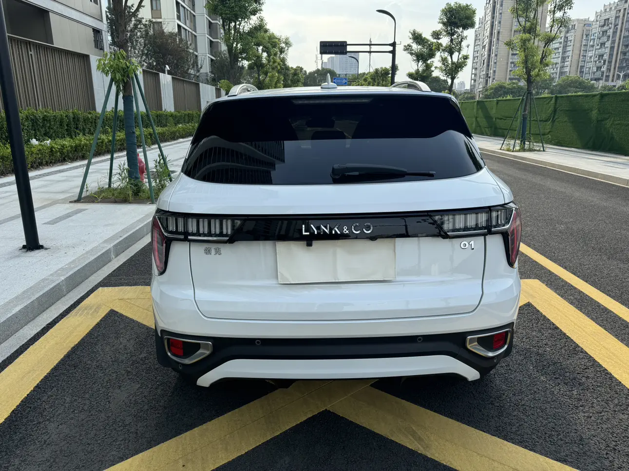 Lynk & Co 01