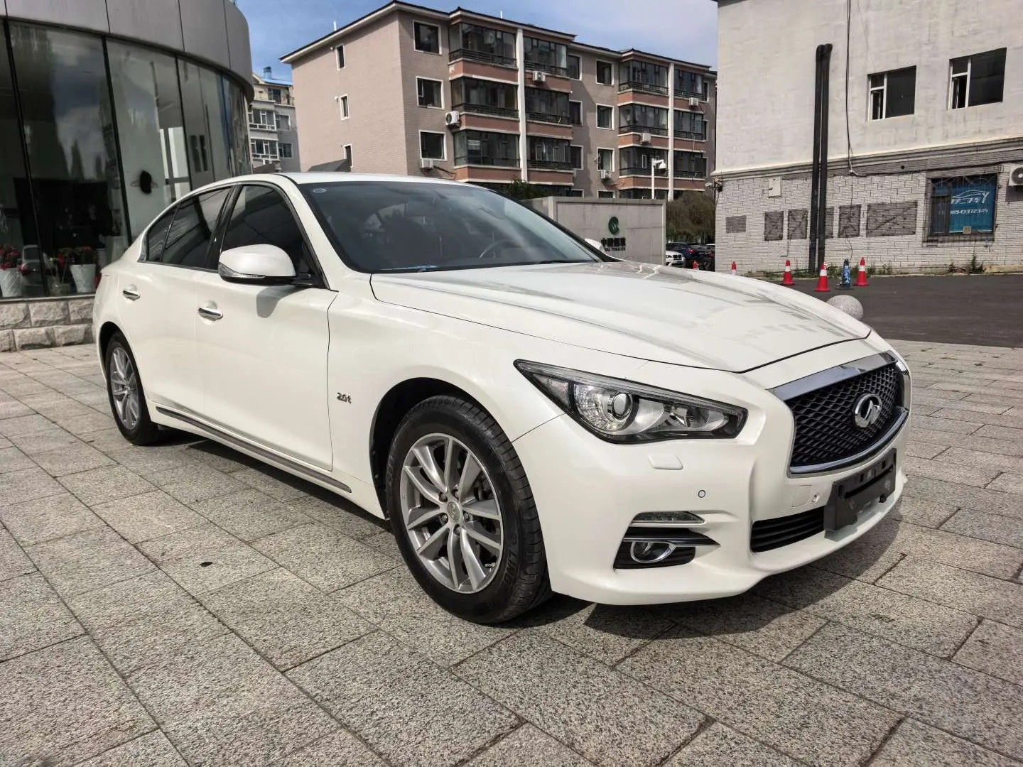 Infiniti Q50L
