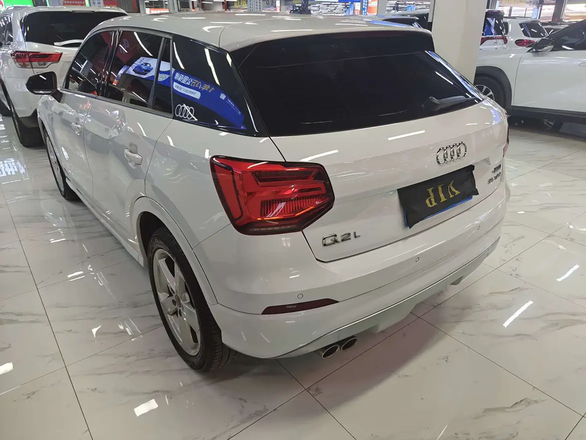 Audi Q2L