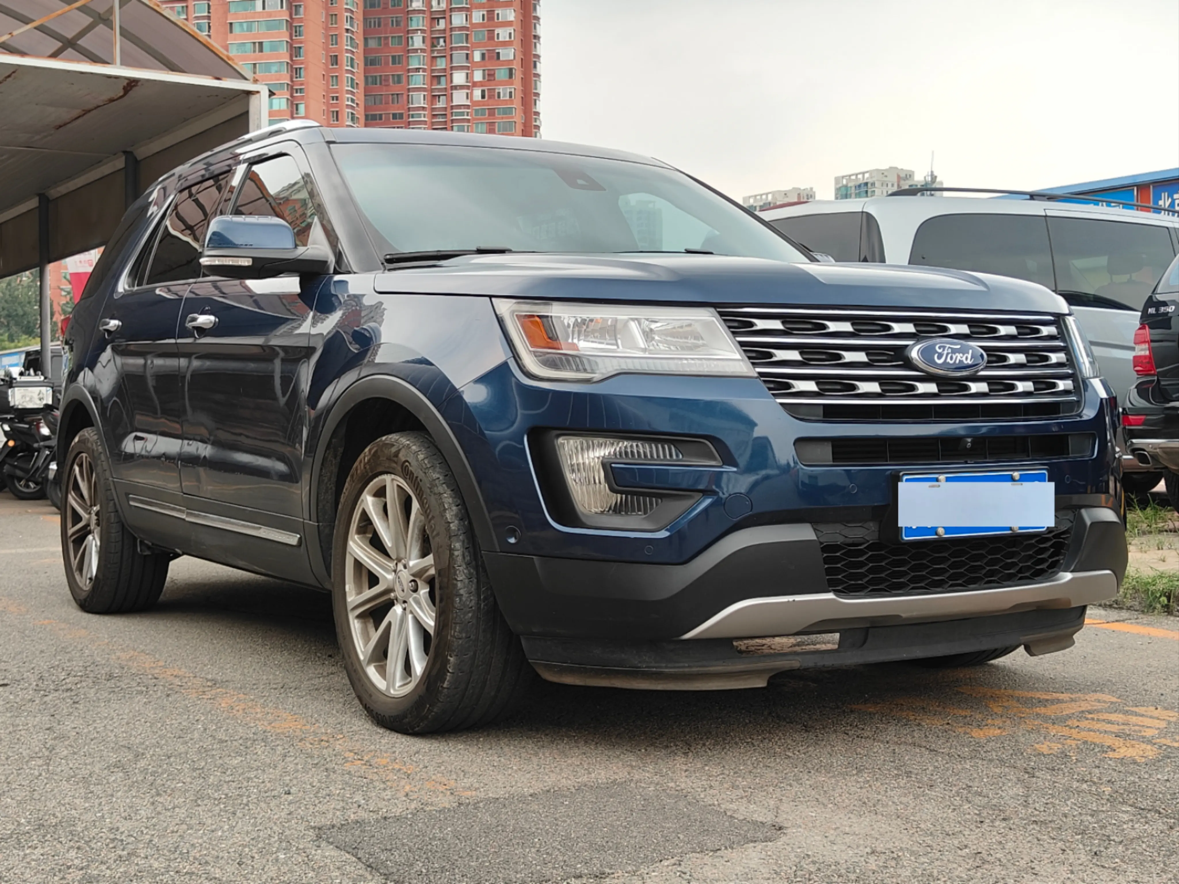 Ford Explorer (imported)