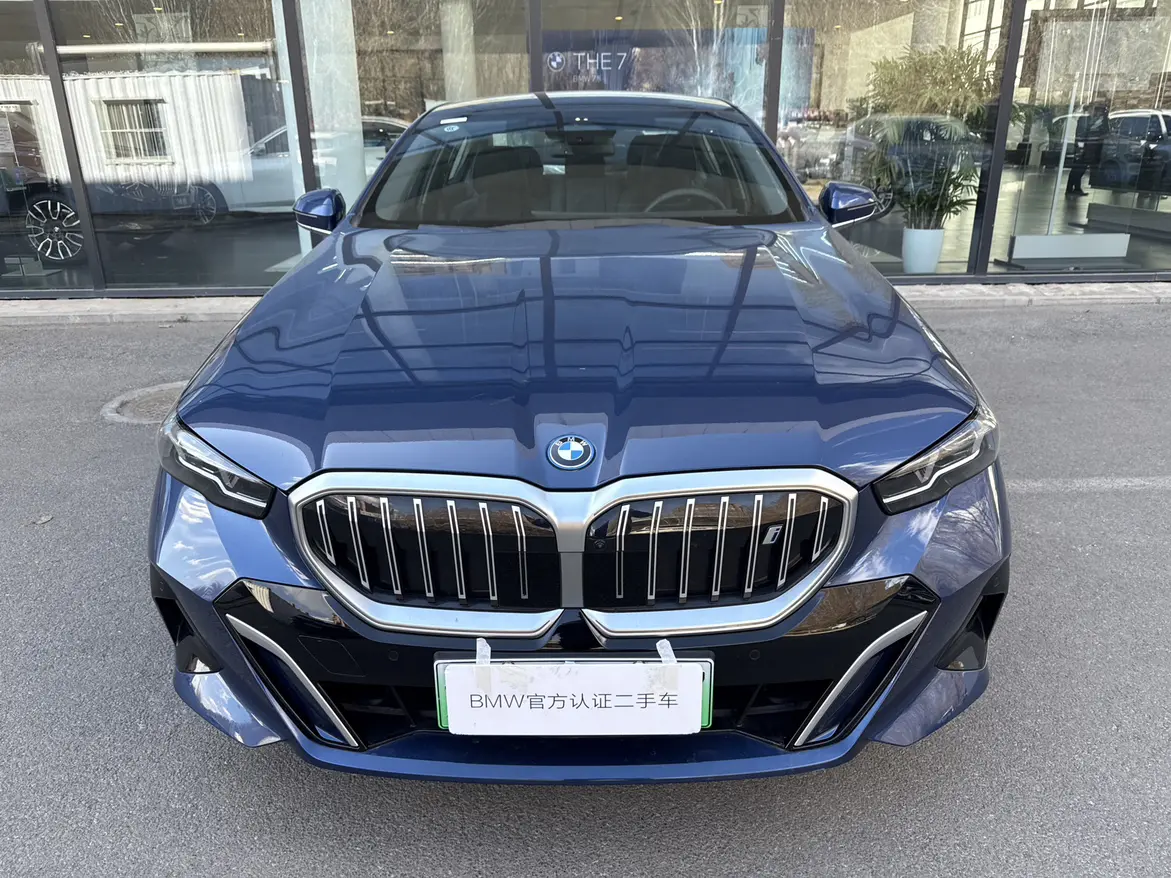 BMW i5