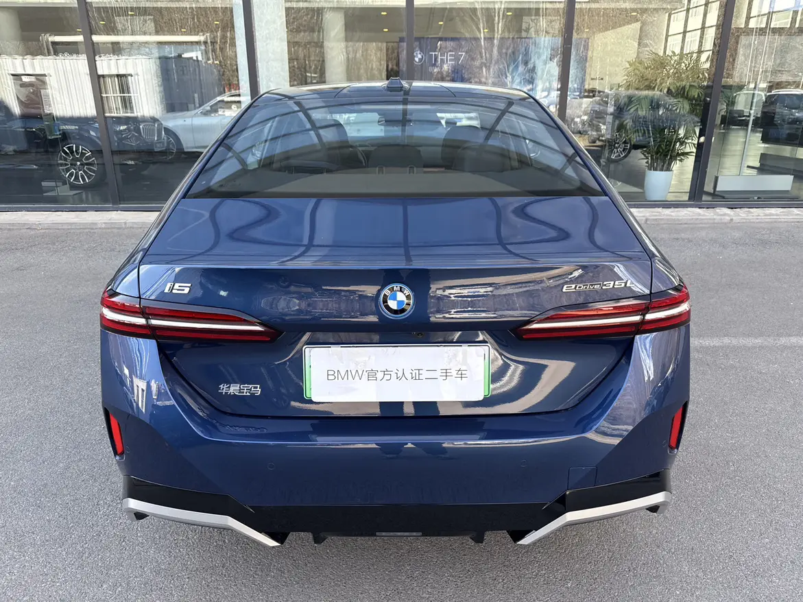 BMW i5
