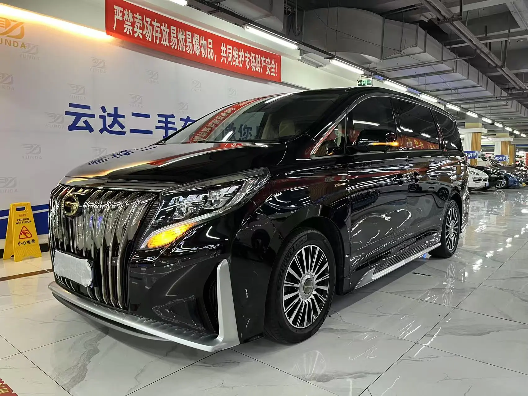 GAC Trumpchi M8  из Китая