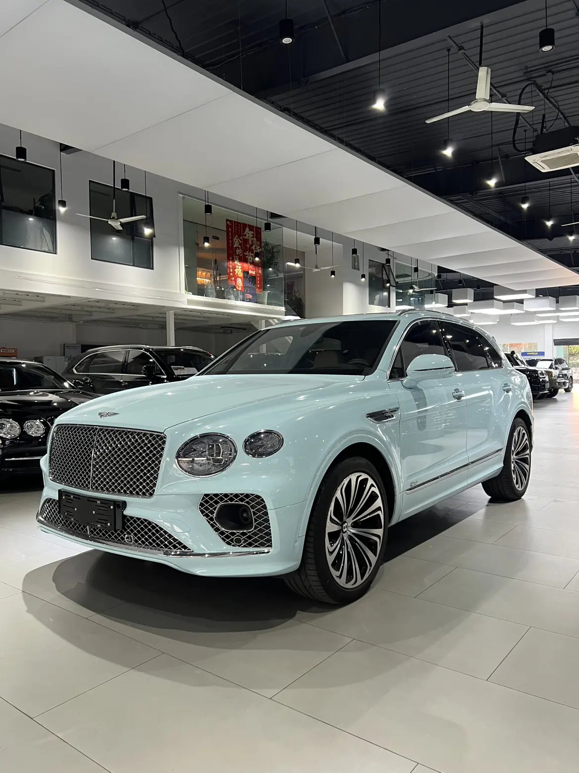 Bentley Bentayga PHEV  из Китая