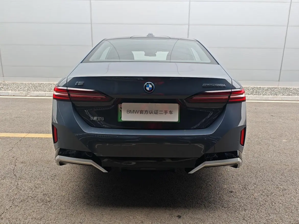 BMW i5