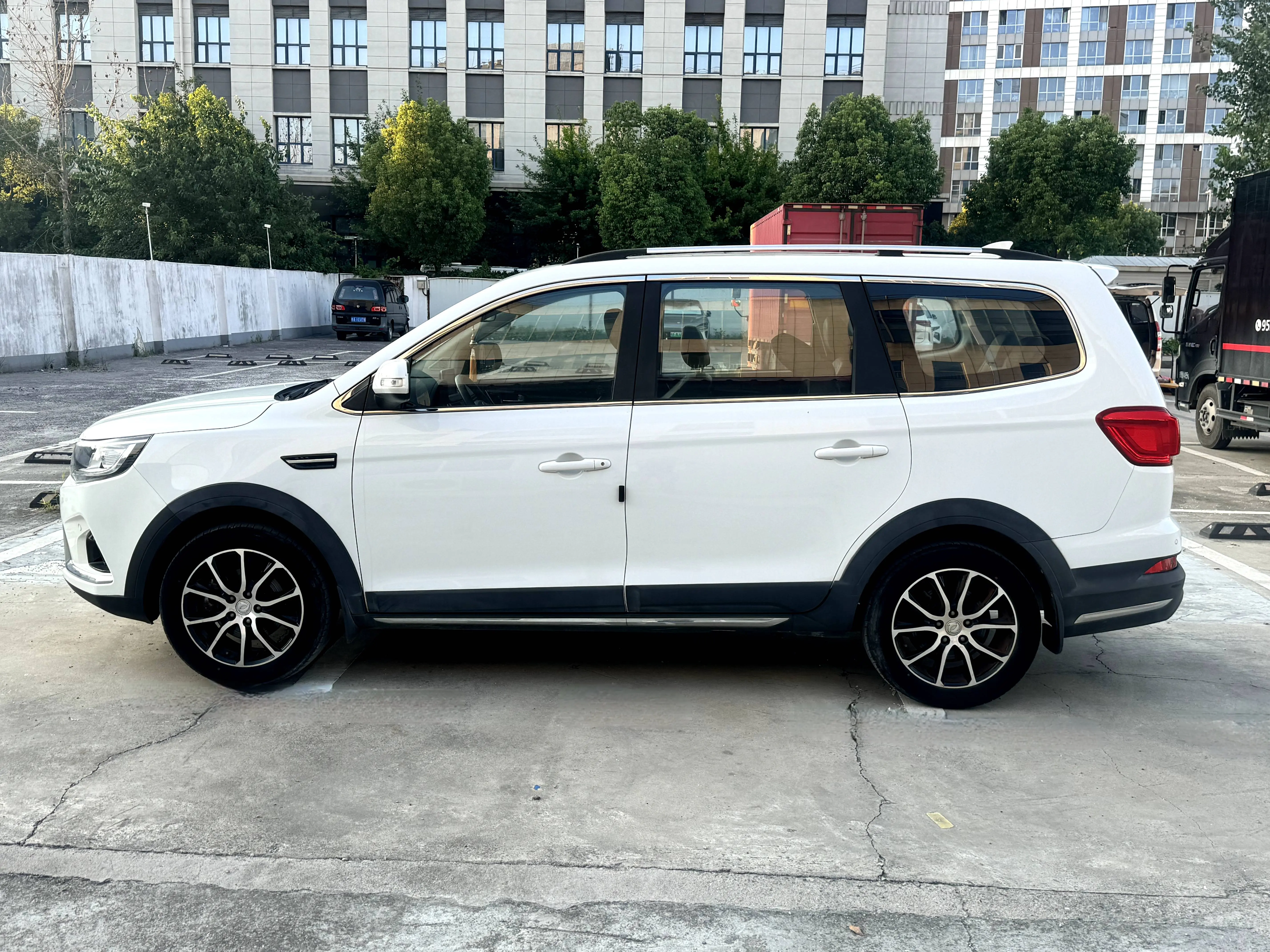 Forthing Fengxing SX6