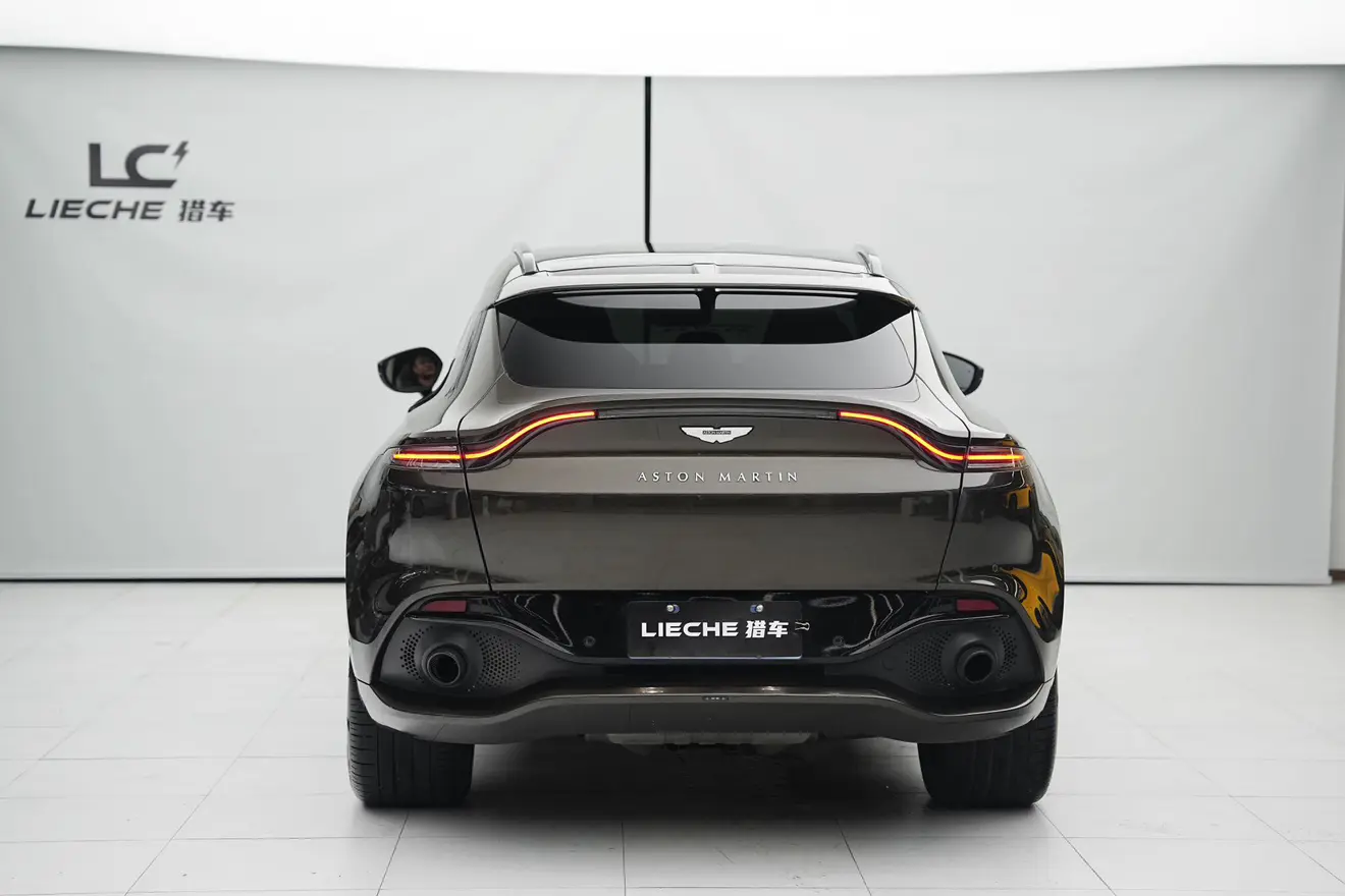 Aston Martin DBX