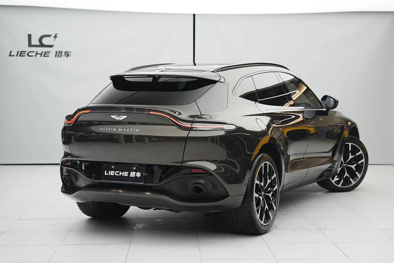 Aston Martin DBX