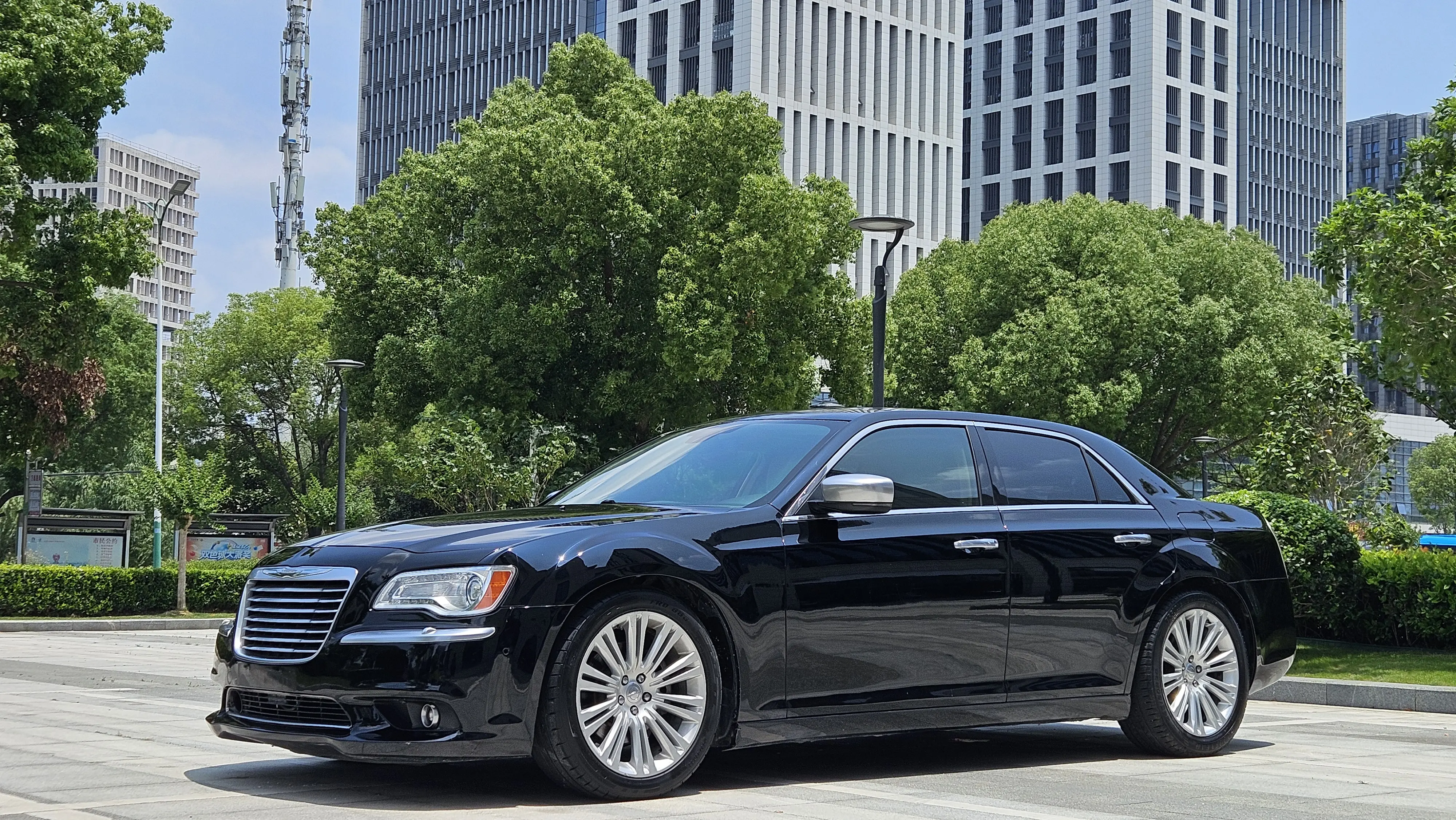 Chrysler 300C (imported)
